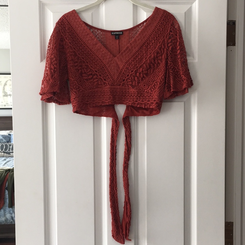 Express lace short sleeve crop top